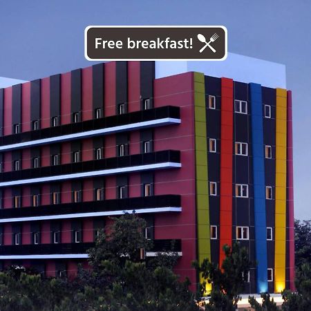 Amaris Hotel Senen Jakarta Exterior foto