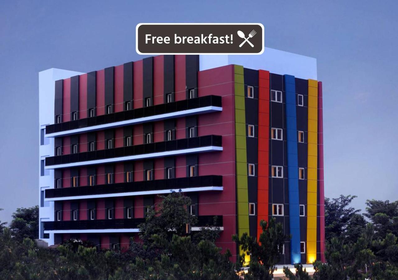 Amaris Hotel Senen Jakarta Exterior foto