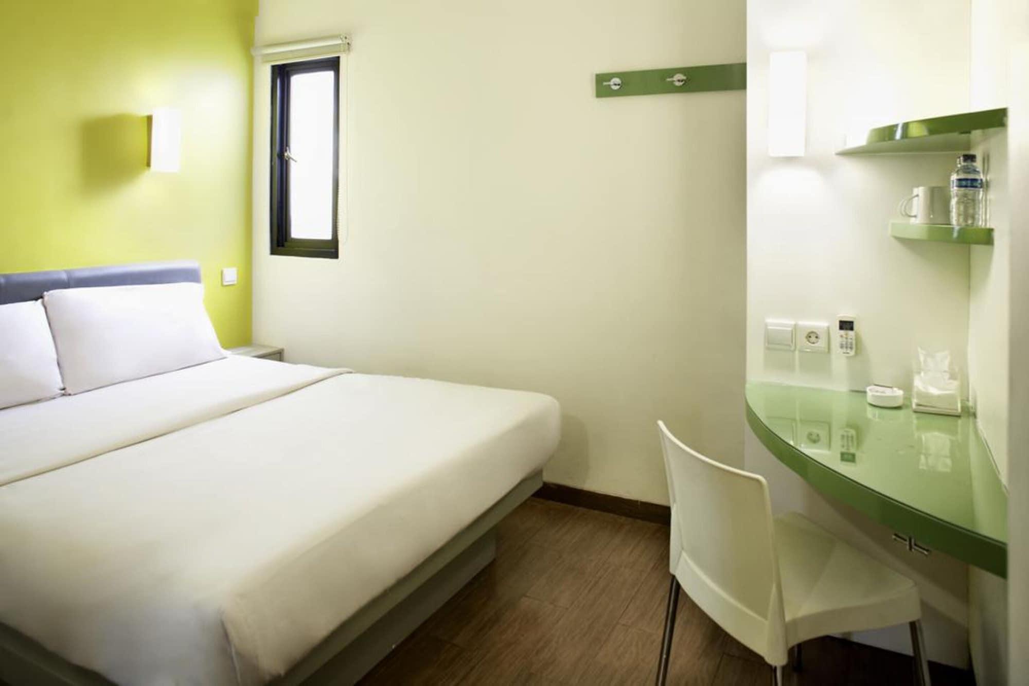 Amaris Hotel Senen Jakarta Exterior foto