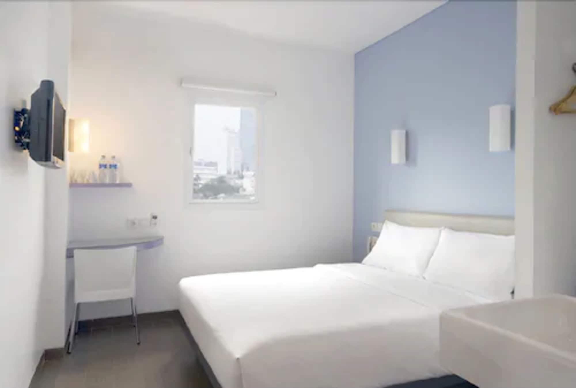 Amaris Hotel Senen Jakarta Zimmer foto