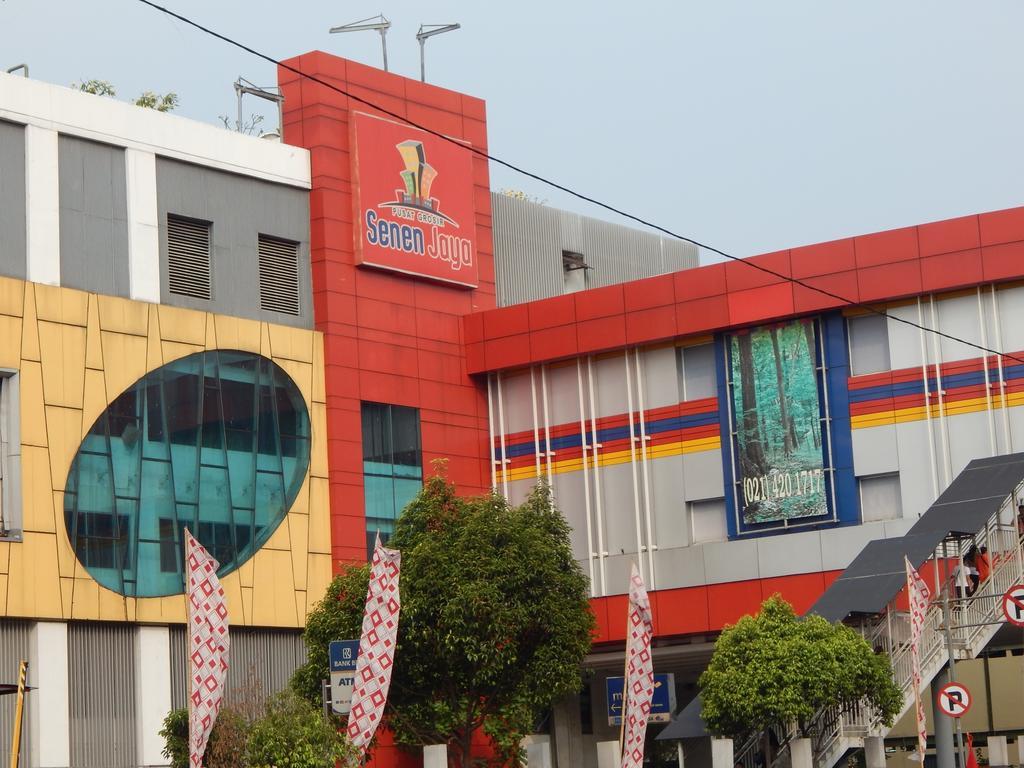 Amaris Hotel Senen Jakarta Exterior foto