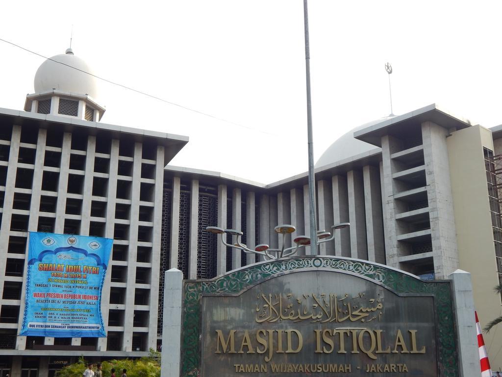 Amaris Hotel Senen Jakarta Exterior foto